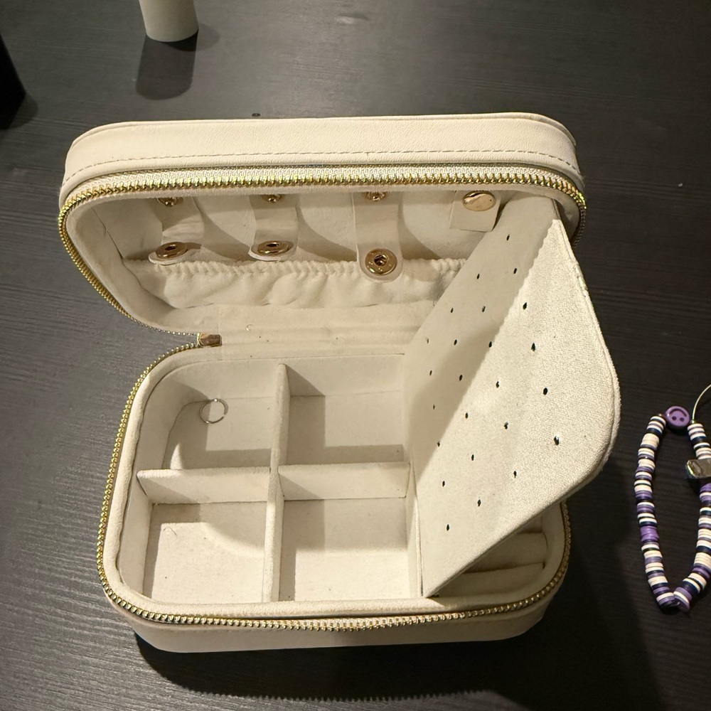 Hard sided Cream Jewelry Organizer